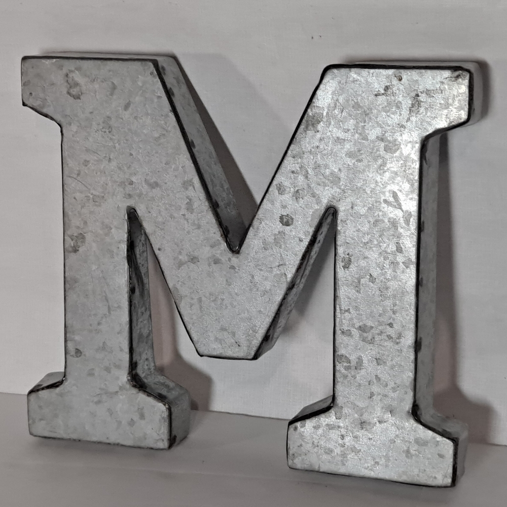 METAL WALL ART " M "